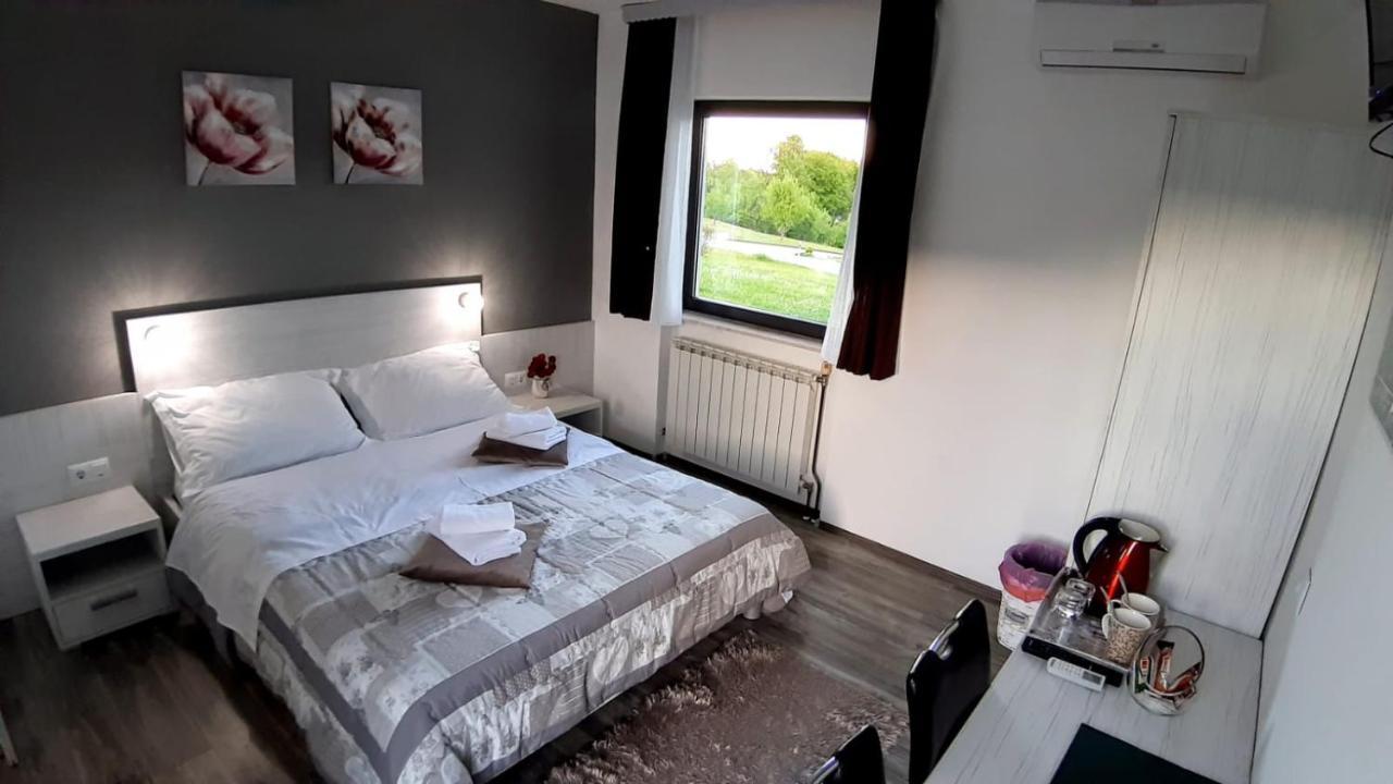 Vukovic House Hotel Seliste Dreznicko Ngoại thất bức ảnh